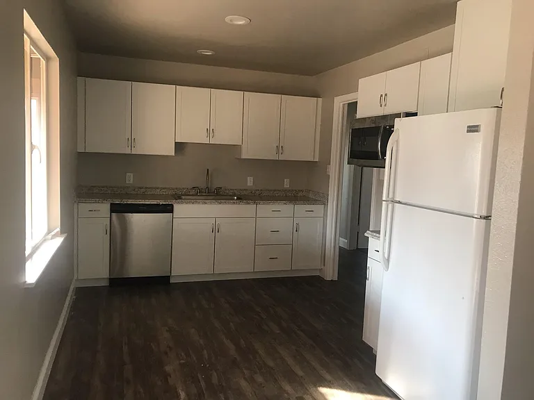 502 W Beverly Dr — Photo 4
