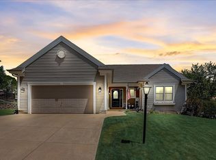 W181N9000 Melanie Ln, Menomonee Falls, WI