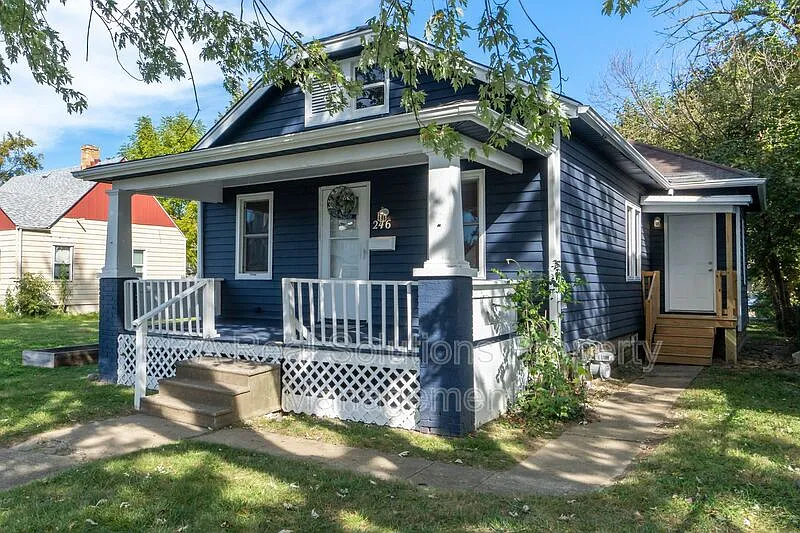 246 Whitethorne Ave photo 1