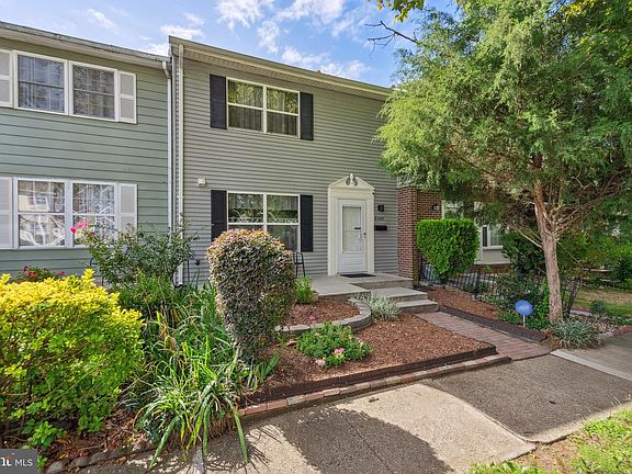 2nd image of 1347 Redbud Ct