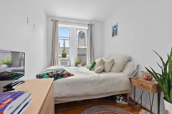 1st image of 62-64 Forsyth St #18