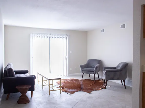 230 E Highline Cir APT 307, Centennial, CO 80122