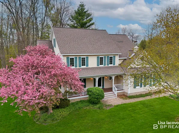 3813 Kinview St NW, Grand Rapids, MI 49534
