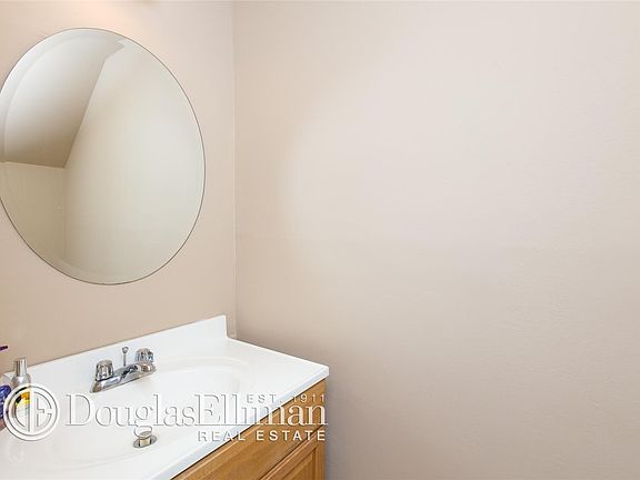 2nd image of 200 Springmeadow Dr Unit J