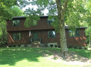 117 Settlers Farm Rd, Monroe, CT 06468