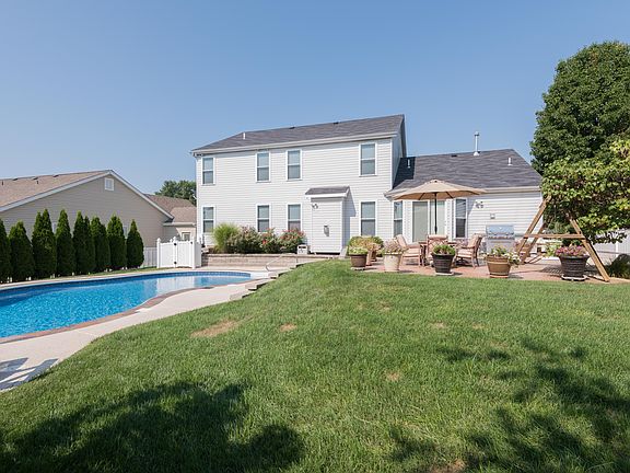 3rd image of 7607 Pierside Dr