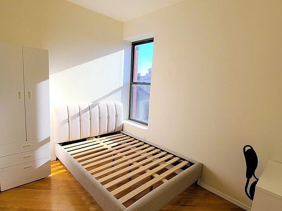 3rd image of 302 Pleasant Ave #7E