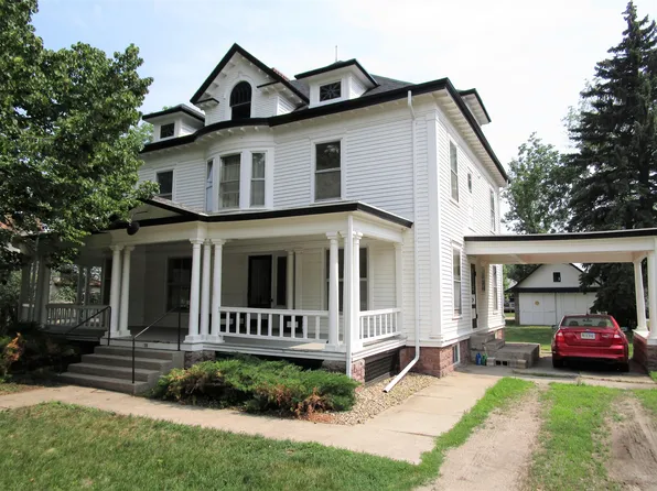 309 2nd St SW, De Smet, SD 57231
