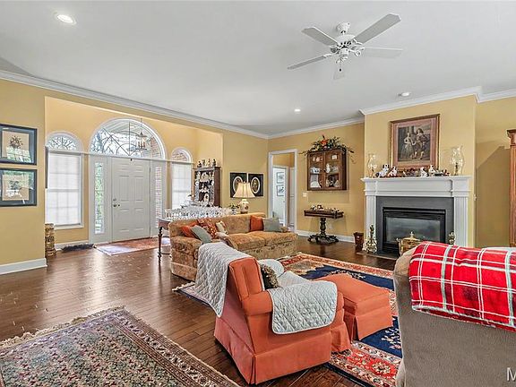 4th image of 822 Oak Knoll Rd