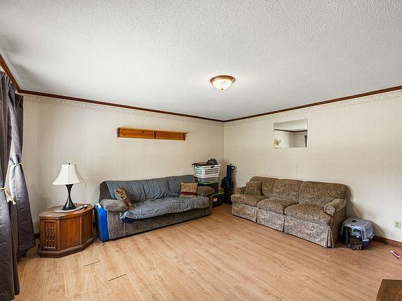 4th image of 210 Poplar St