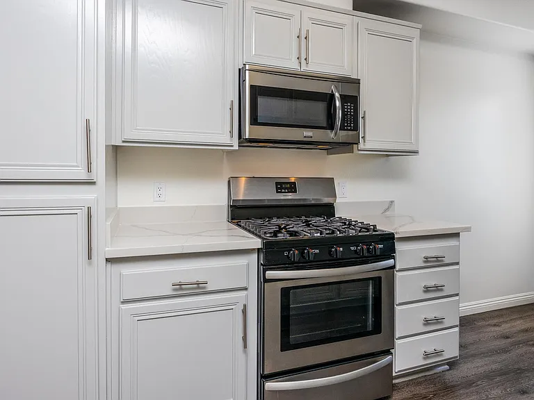 Vinton Court Apartments — Photo 23