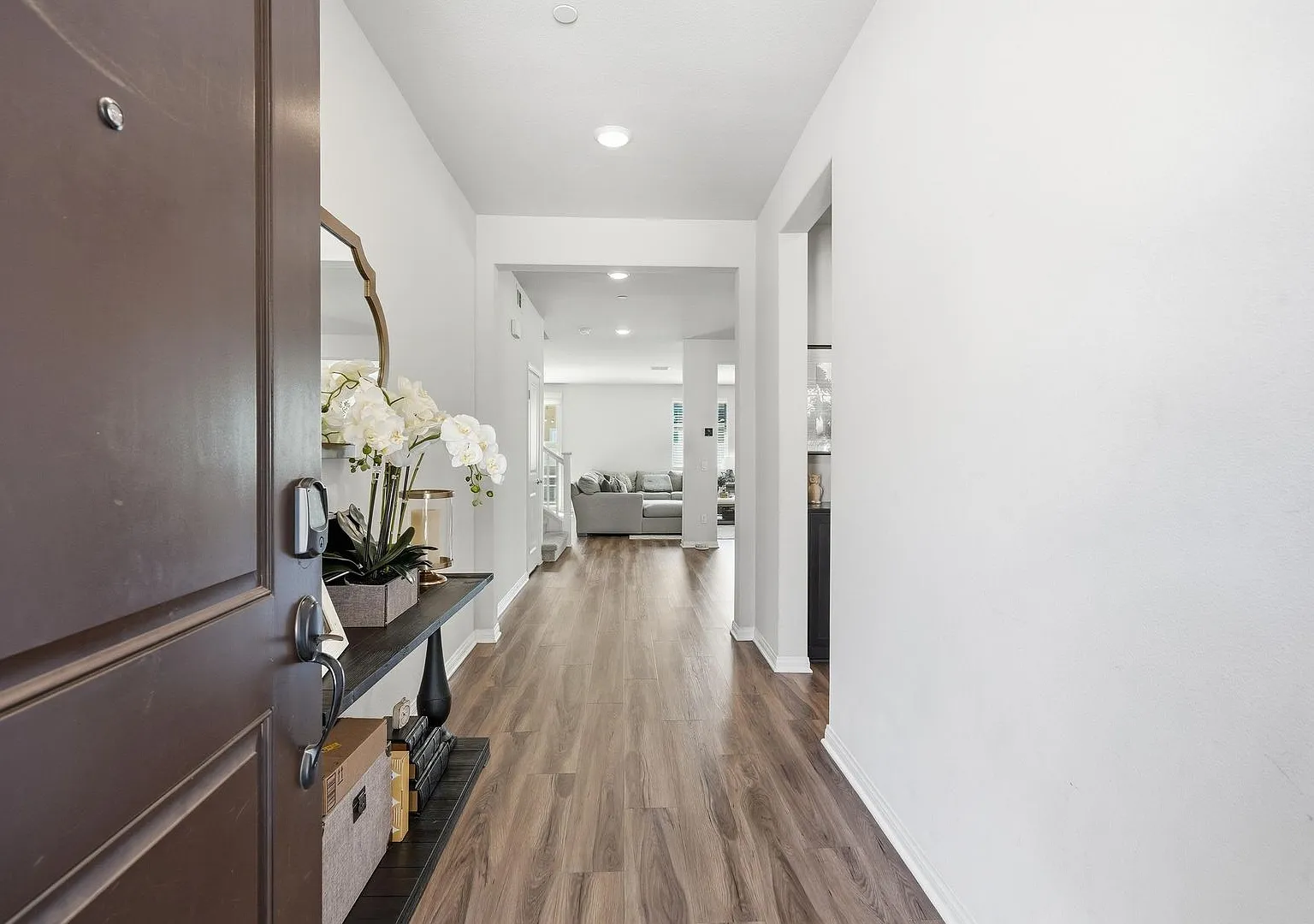 Gorgeous 2 Story Home in the Gated Oak Point Community in North Hills! — Photo 2