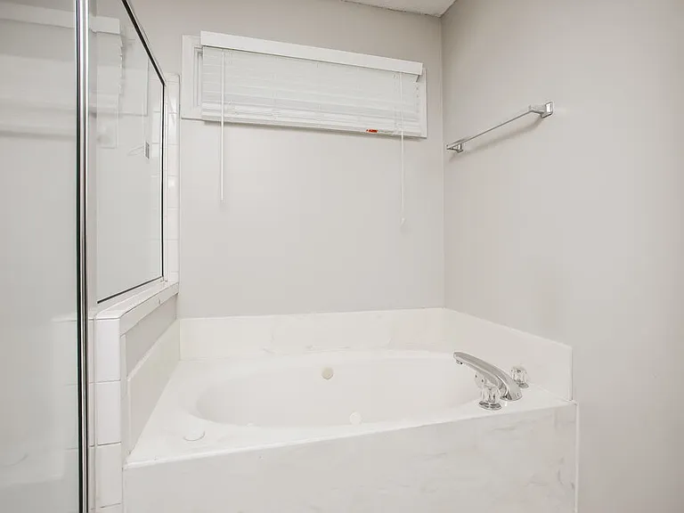 10824 Ridgefield Dr — Photo 11