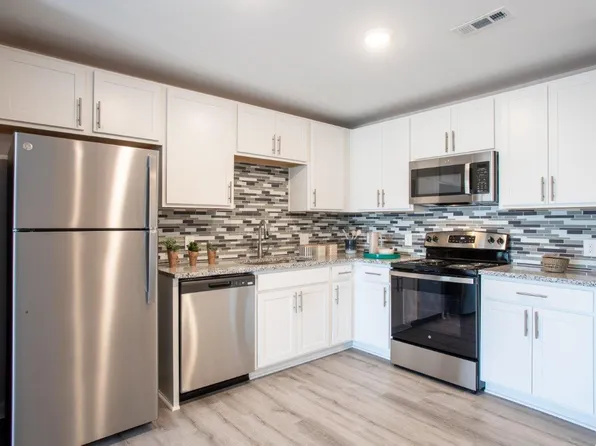 Hickory Creek Apartment and Townhomes