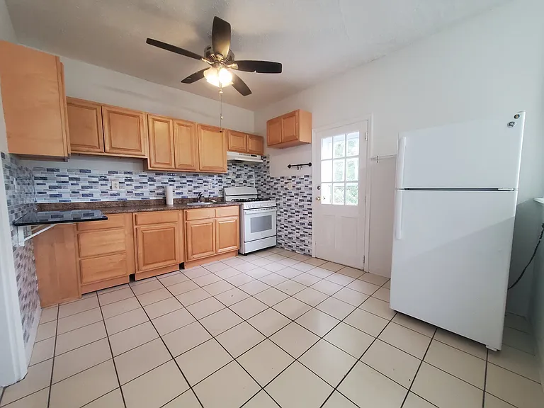 110 Crystal St #2 — Photo 2