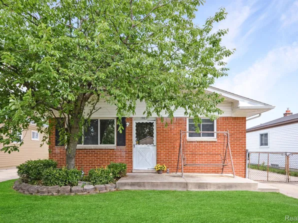19831 Lakeworth St, Roseville, MI 48066
