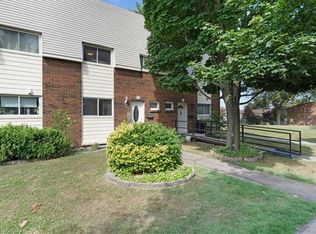 30 Regent Ave #28A, Hamilton, ON L9B1B3