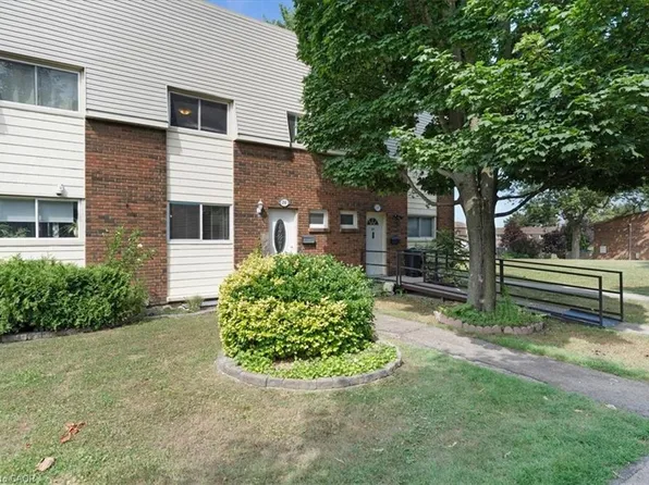 30 Regent Ave #28A, Hamilton, ON L9B 1B3