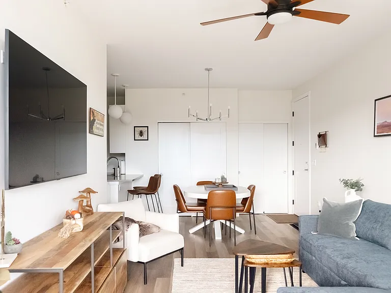 301 W Meadow Mile #4 — Photo 1