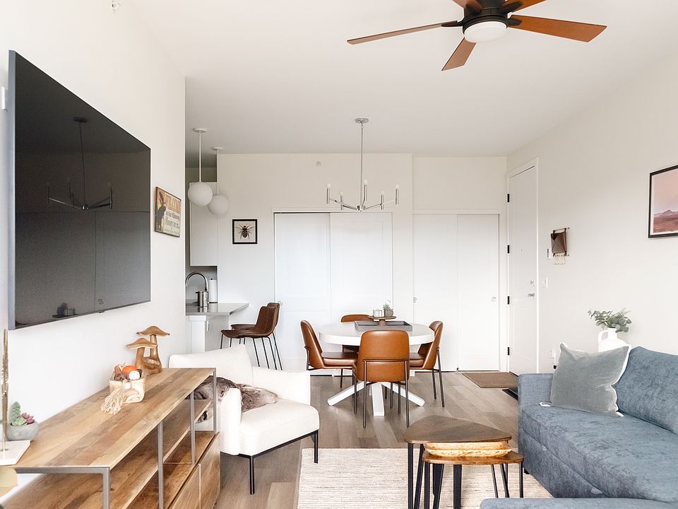 1st image of 301 W Meadow Mile Unit 4