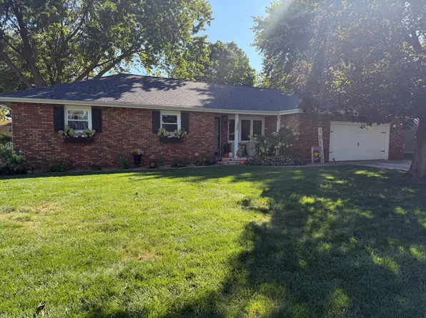 385 Loma Dr, Forsyth, IL 62535