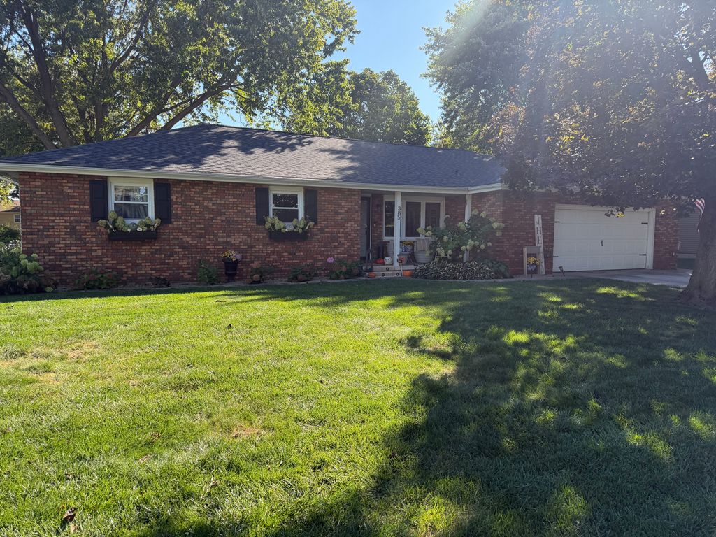 385 Loma Dr - Property Image