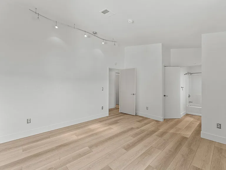 145 Summerset Dr — Photo 16