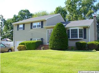 24 Koenig Ln, Freehold, NJ 07728