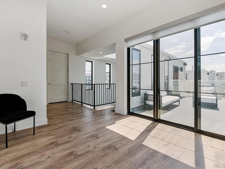 4294 E 8th Pl — Photo 21