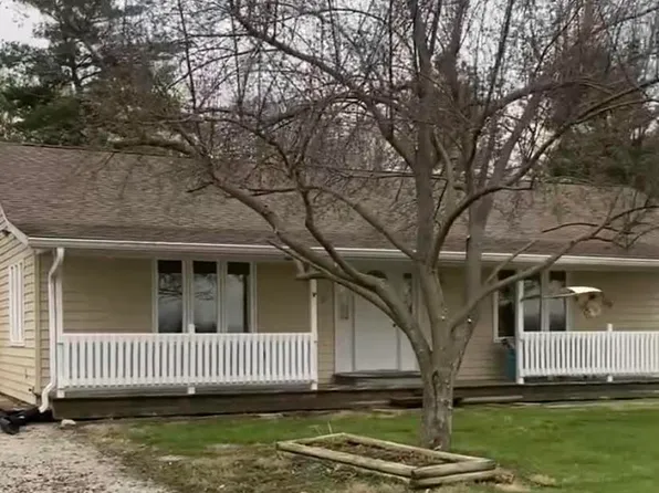 2 Brandon Ln, Nokomis, IL 62075