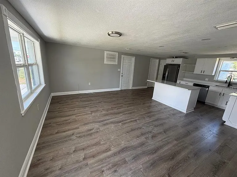 3511 Cambridge St — Photo 12