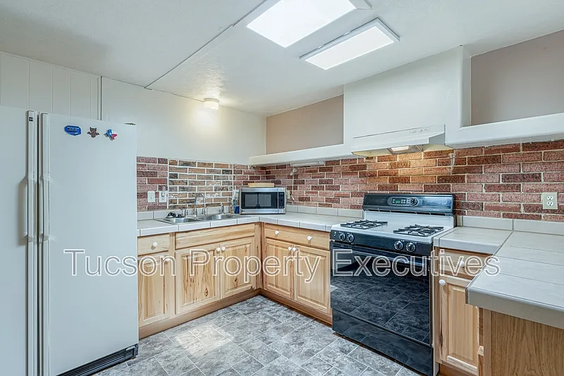 2 bed, 2.0 bath, 1600 sqft, $1,500 — Photo 2