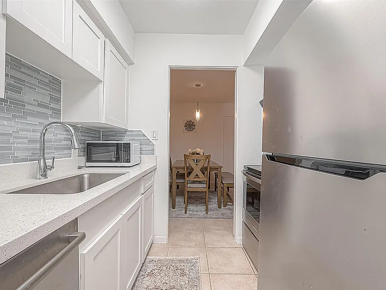 2201 Fountain View Dr #9 — Photo 19