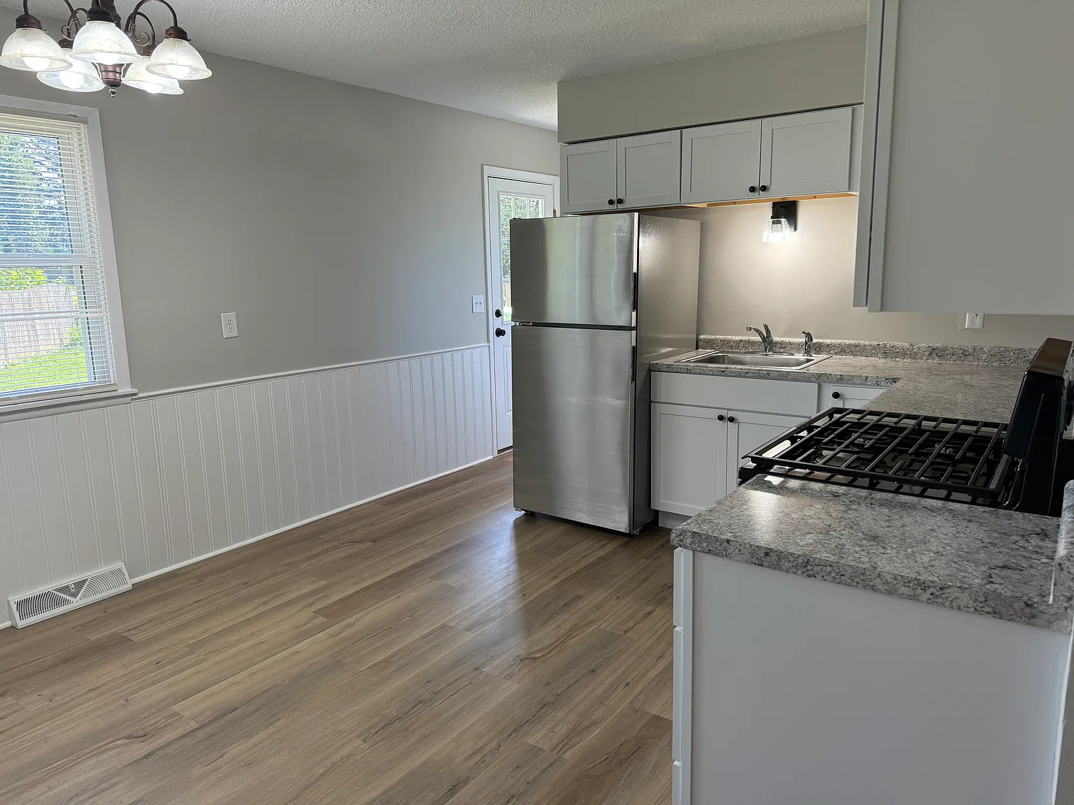 3 bed, 988 sqft, $1,695 — Photo 3