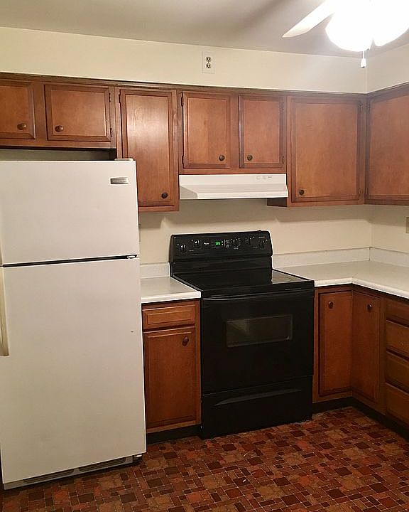 1st image of 102 Martin Ln