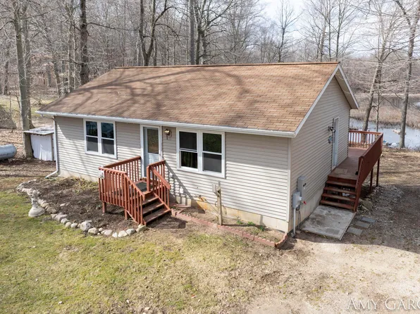 6310 Woods Trail Dr, Delton, MI 49046