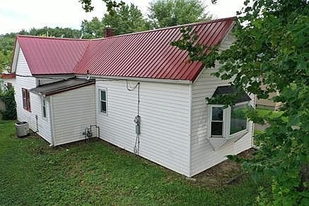 5th image of 1614 Miles St