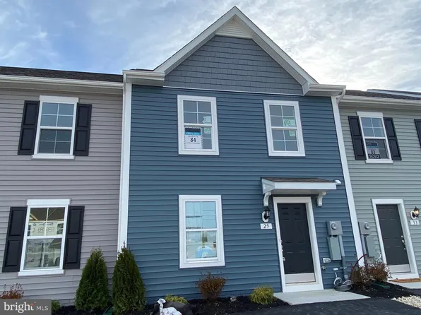 29 Needle Ct, Bunker Hill, WV 25413