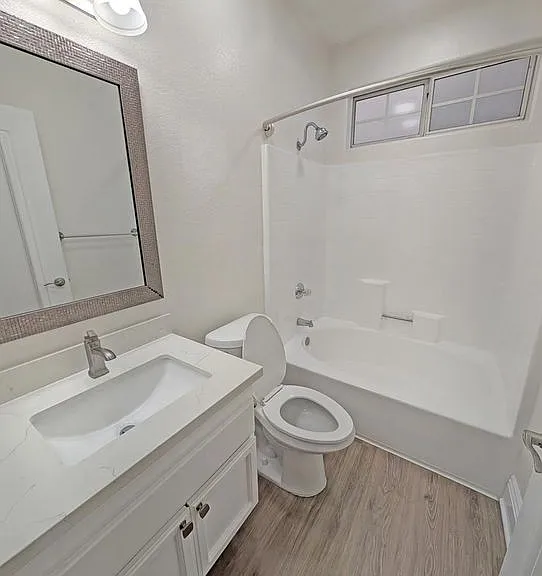 922 N Croft Ave #101 — Photo 10