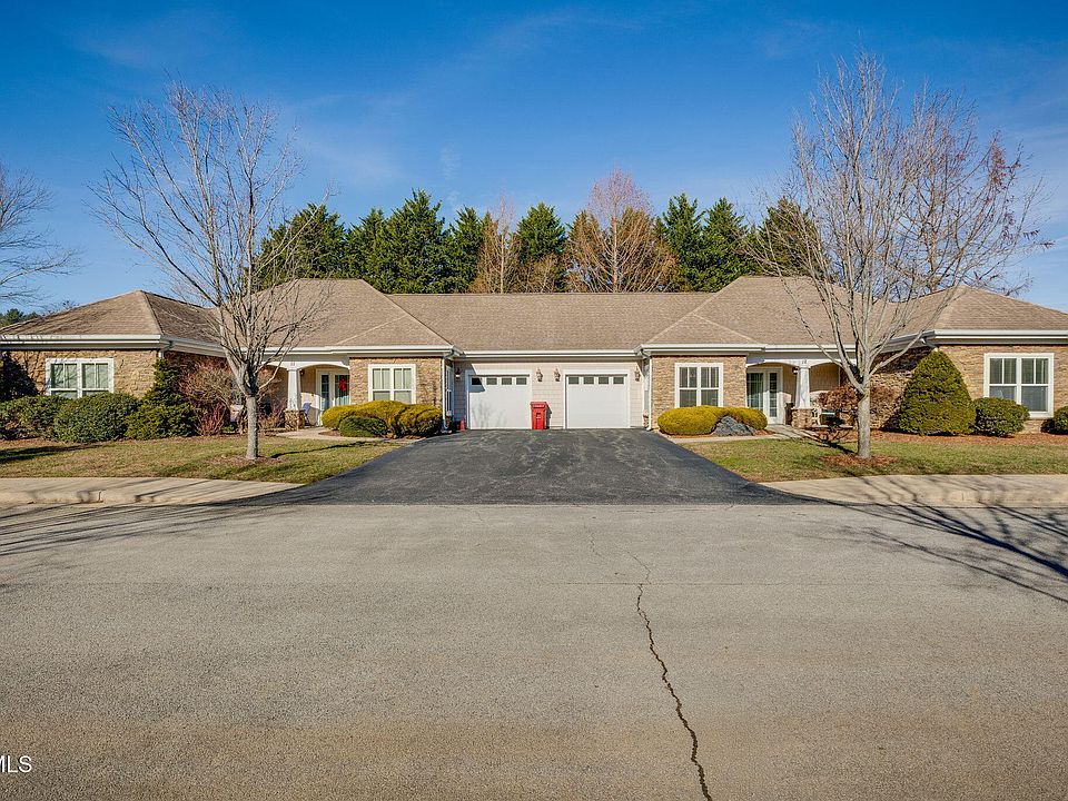 1st image of 211 University Pkwy #12