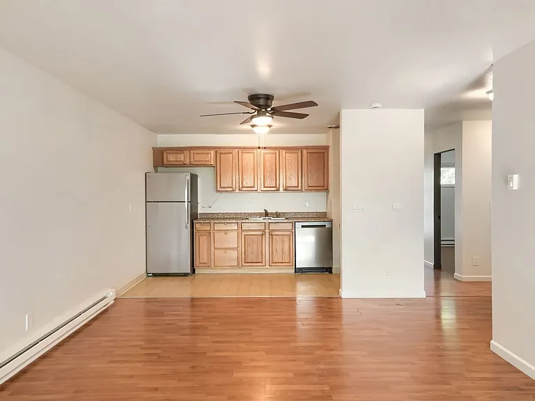 Catalina Apartments — Photo 8