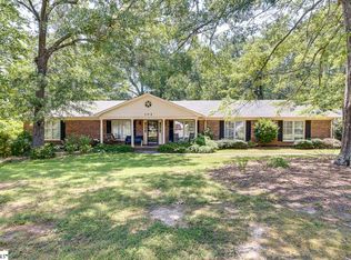 104 Robinwood Dr, Simpsonville, SC 29681