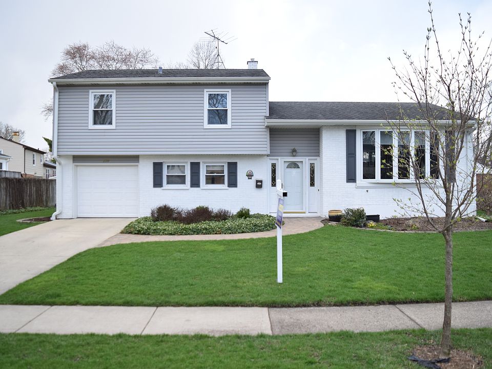 1st image of 220 N Richards Dr