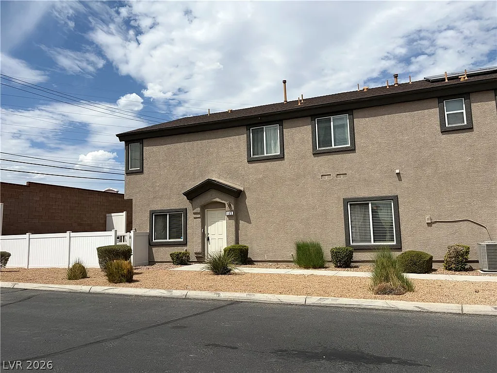 3 bed, 2.5 bath, 1562 sqft, $1,850 — Photo 4