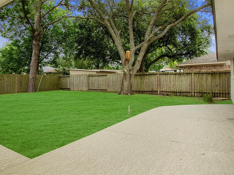 3208 Woodstone Dr — Photo 36