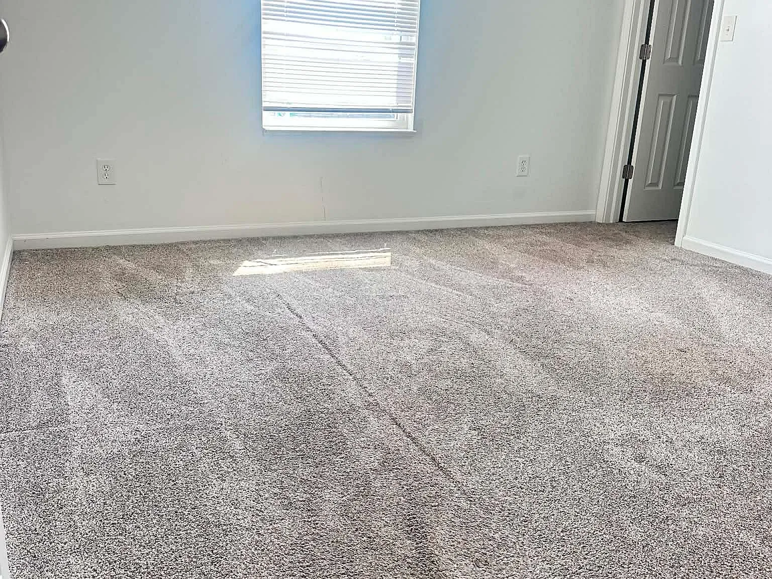 4 bed, 2343 sqft, $2,200 — Photo 4