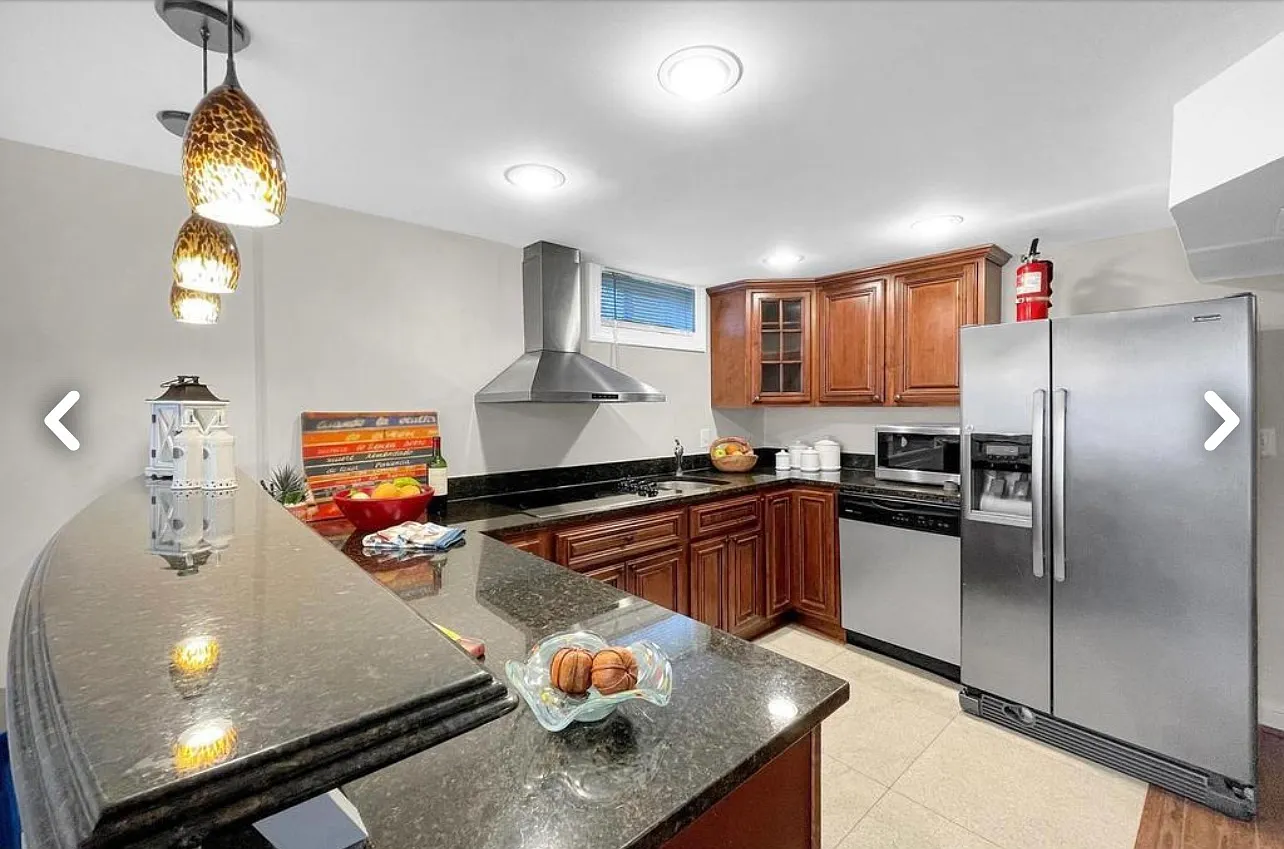 1 bed, 1040 sqft, $1,799 — Photo 2