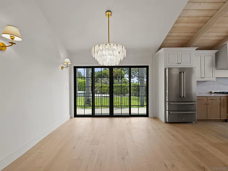 683 Marine View Ave — Photo 9
