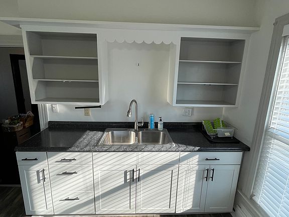 5th image of 149 Edgewood Ave #2