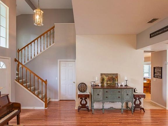 4th image of 17631 Esprit Dr